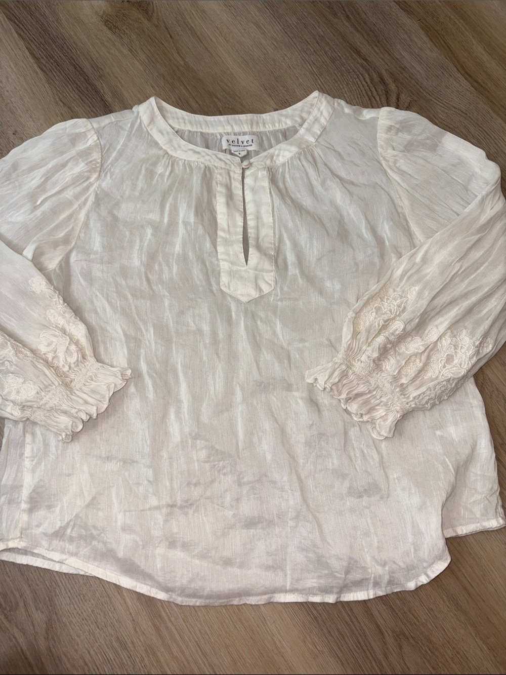 Velvet by Graham & Spencer White Linen Blend Smocked Peasant Blouse size small
